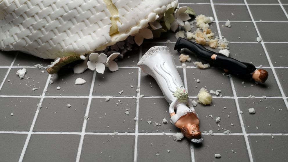 Wedding Insurance 101 - Destroyed wedding cake