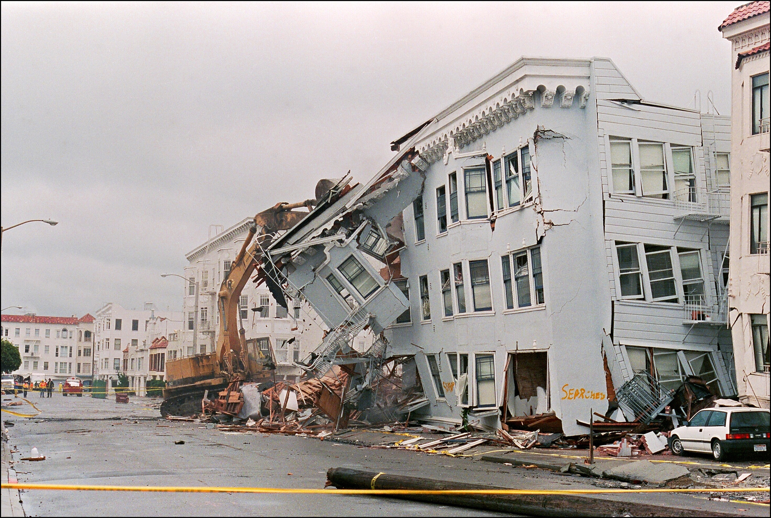 Earthquake  Insurances | Damaged Building in San Francisco