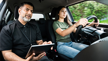 teen driver learning to drive