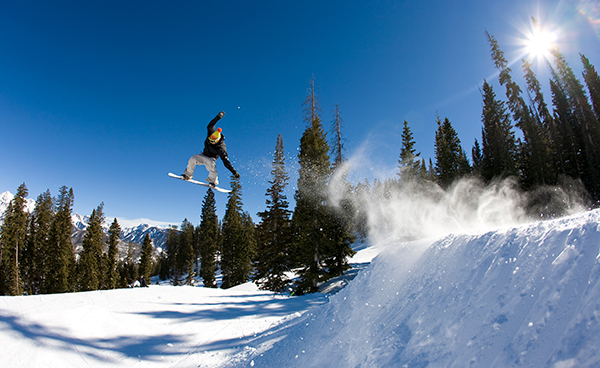 Top 5 Snowboarding Destinations on the West Coast
