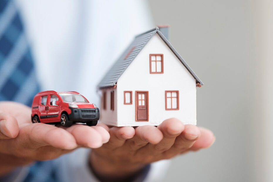 car and home model representing insurance bundling