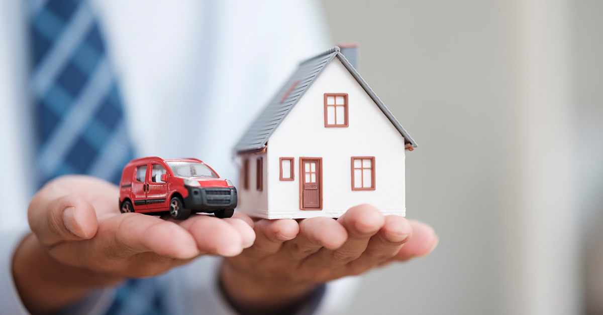 car and home model representing insurance bundling