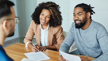 couple purchasing insurance 