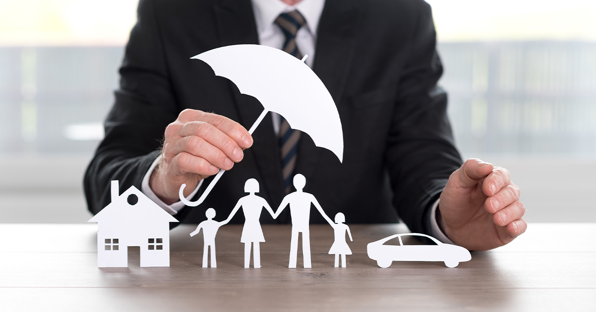 umbrella over family and assets representing umbrella insurance