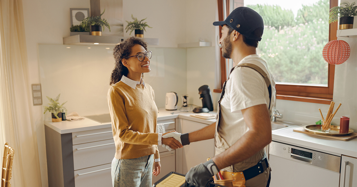 cinch home warranty plan tech greeting homeowner