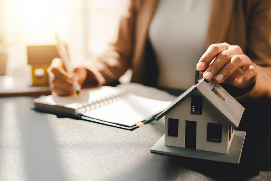 homeowner reviewing their deductible coverage amount with a home figure