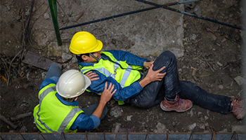construction worker injured on the leg - the third most common insurance claims
